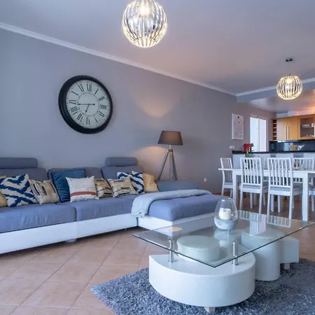 7 On Apartment *